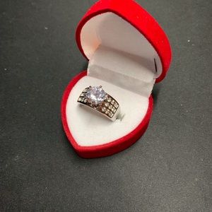 I’m selling a sterling silver ring. It’s a size 7. It’s silver.